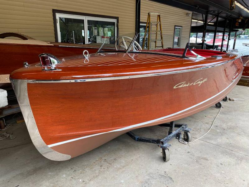 1949 17' Chris Craft Runabout