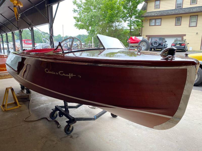 1949 17' Chris Craft Runabout