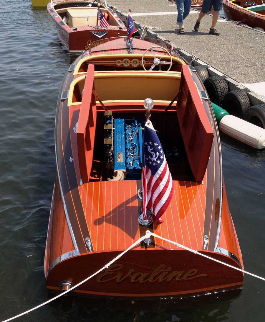 1940 17' Chris Craft Deluxe Barrel Back Runabout