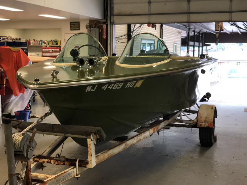 1970 16' Correct Craft Separator